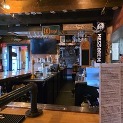 Blackback Pub - Bar goes through to the next room