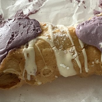 Mike's Pastry - blueberry mascarpone cannoli - Bakeries Near Me - Boston, Massachusetts