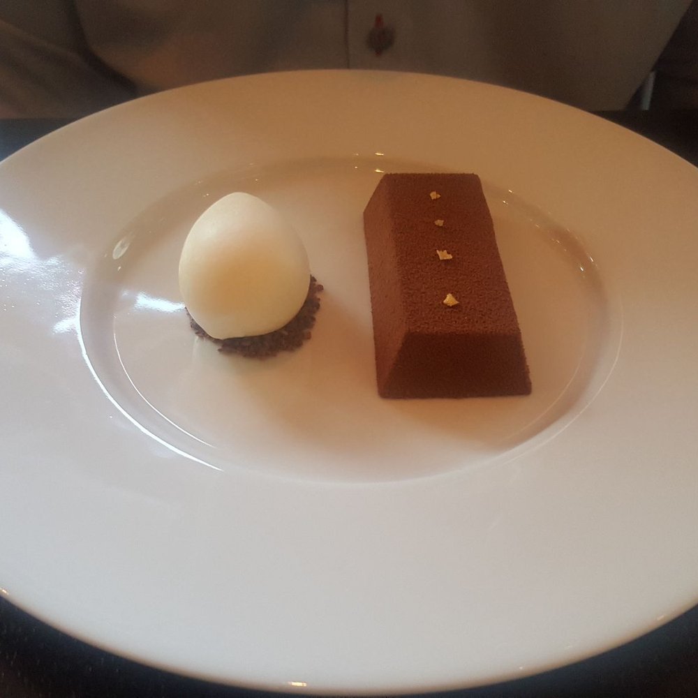 Dinner by Heston Blumenthal - Chocolate bar with passion fruit filling and ginger ice cream! - British Near Me - London, XGL Dinner by Heston Blumenthal - Chocolate bar with passion fruit filling and ginger ice cream! - British Near Me - London, XGL