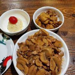 台灣郞 - Mushroom pork rice, potato salad and fried chicken