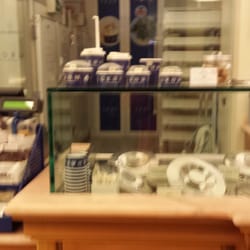 Grom - Il piacevole interno della gelateria.