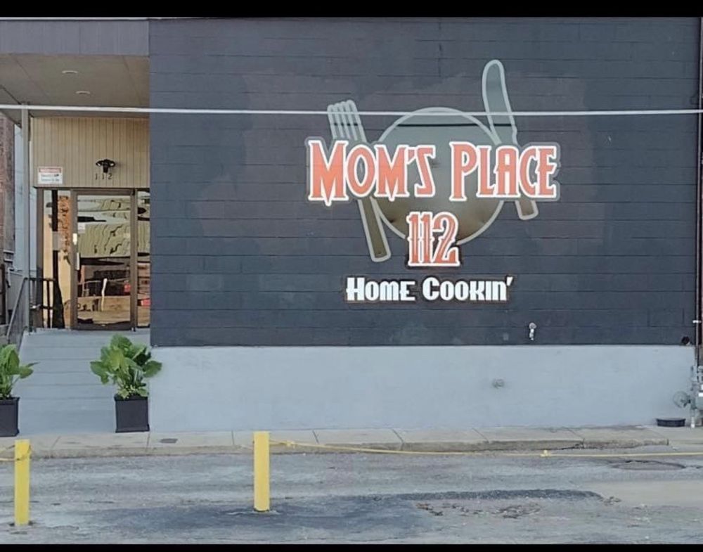 Mom’s Place Logo