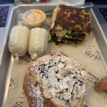 Win Son Bakery - fan tuan, jiu cai scallion pancake, blueberry and almond bolo bao - Taiwanese Near Me - Brooklyn, New York Win Son Bakery - fan tuan, jiu cai scallion pancake, blueberry and almond bolo bao - Taiwanese Near Me - Brooklyn, New York