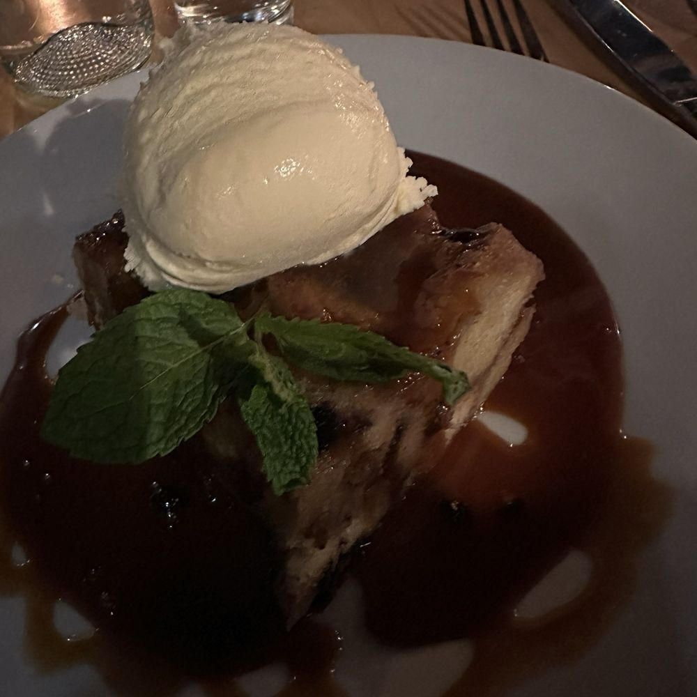 Oshen's Chophouse - Blueberry bread pudding - Wine Bars Near Me - Gleneden Beach, Oregon