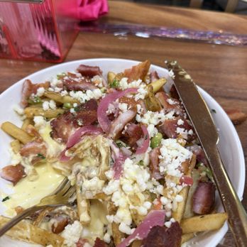 Brunch Bliss & Bubbles - Brunch hollandaise loaded fries - Breakfast & Brunch Near Me - Yakima, Washington
