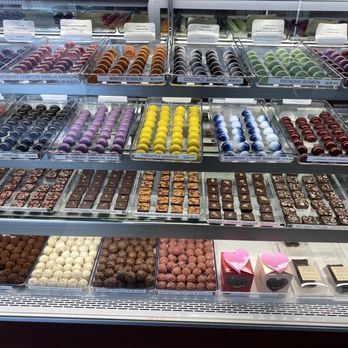 Chocs ‘N Boxes - Assorted bonbons, truffles, pralines - Chocolatiers & Shops Near Me - Norridge, Illinois