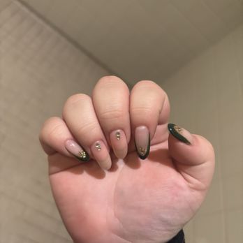 La Vie Nail Bar - Nail Salons Near Me - Burlingame, California