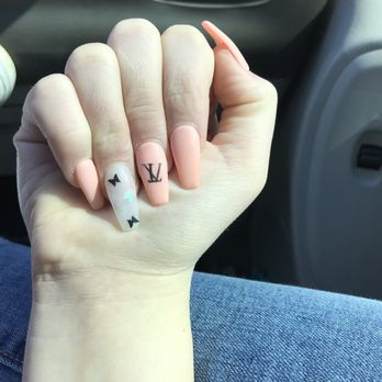 Hannah's Nail Salon - This is my right hand look closely at the LV it looks better than the left - Nail Salons Near Me - Calhoun, Georgia