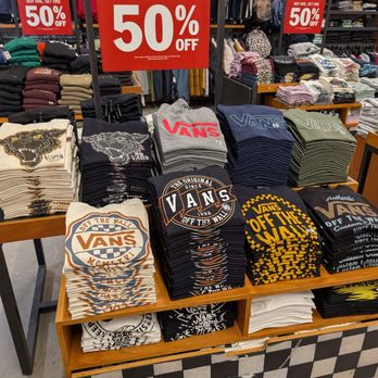 Vans Outlet - Graphic t-shirts - Shoe Stores Near Me - Vaughan, Ontario