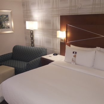 DoubleTree by Hilton Madison Downtown - Comfy bed - Hotels Near Me - Madison, Wisconsin DoubleTree by Hilton Madison Downtown - Comfy bed - Hotels Near Me - Madison, Wisconsin