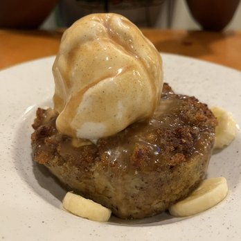 Olivia's Cafe - Banana Bread Pudding Sundae - New American Near Me - Lake Buena Vista, Florida Olivia's Cafe - Banana Bread Pudding Sundae - New American Near Me - Lake Buena Vista, Florida
