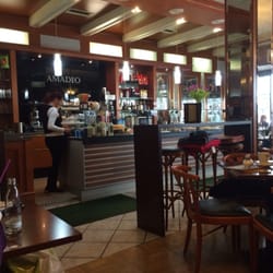 Cafe Amadeo - Theke mit Küchenbüffet