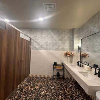 Farmand's Kitchen - Women's bathroom - Wine Bars Near Me - Austin, Texas