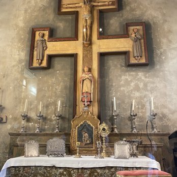 Carmel Mission Basilica - Chapel entryway - Churches Near Me - Carmel, California Carmel Mission Basilica - Chapel entryway - Churches Near Me - Carmel, California