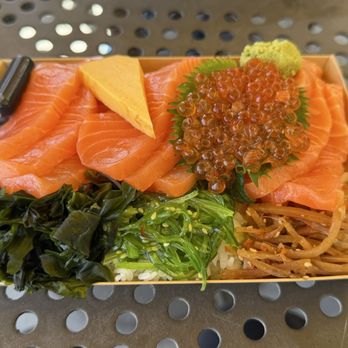 Raw N Dash - Salmon ikura don - Poke Near Me - Diamond Bar, California