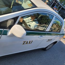 Taxis Cancun - Driver and taxi number.