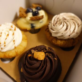 Molly's Cupcakes - Pb&j, salted caramel, blueberry cheesecake, pb&Nutella, and something else! - Cupcakes Near Me - Chicago, Illinois Molly's Cupcakes - Pb&j, salted caramel, blueberry cheesecake, pb&Nutella, and something else! - Cupcakes Near Me - Chicago, Illinois