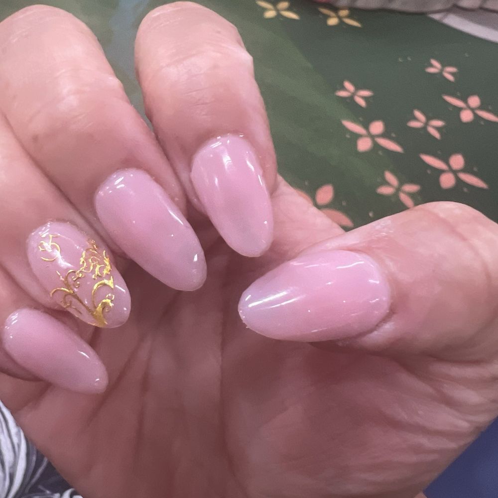 2Q Nail Bar - Gel coating is uneven has bubbles and design is poorly placed and bulky due to sticker. - Nail Salons Near Me - Woodbridge, Virginia 2Q Nail Bar - Gel coating is uneven has bubbles and design is poorly placed and bulky due to sticker. - Nail Salons Near Me - Woodbridge, Virginia