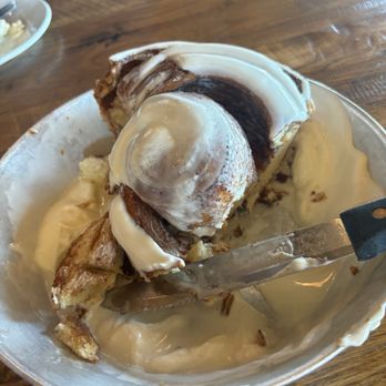 Five Oaks Farm Kitchen - Cinnamon roll - Breakfast & Brunch Near Me - Sevierville, Tennessee