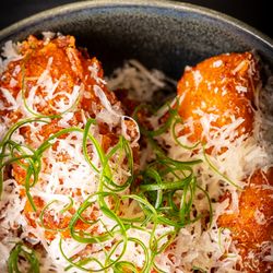 Roselle Bar & Lounge - House tots