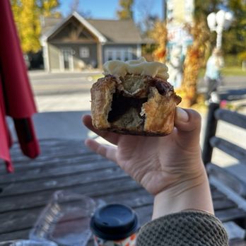 Espresso Yourself - Cinnamon Roll - Gift Shops Near Me - Pigeon Forge, Tennessee