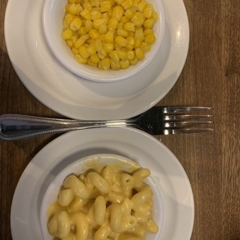 Cheddar's Scratch Kitchen - Side of Buttered Off-The-Cob Corn and side of Mac & Cheese - American Near Me - Lutz, Florida