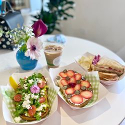 Surf Camp Coffee - Avocado toast, ricotta toast