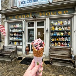 Grannie's Cookie Jars & Ice Cream Parlor