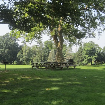 Long's Park - Lots of picnic benches - Parks Near Me - Lancaster, Pennsylvania Long's Park - Lots of picnic benches - Parks Near Me - Lancaster, Pennsylvania