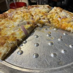 Gusano's Pizzeria - Bbq chicken pizza