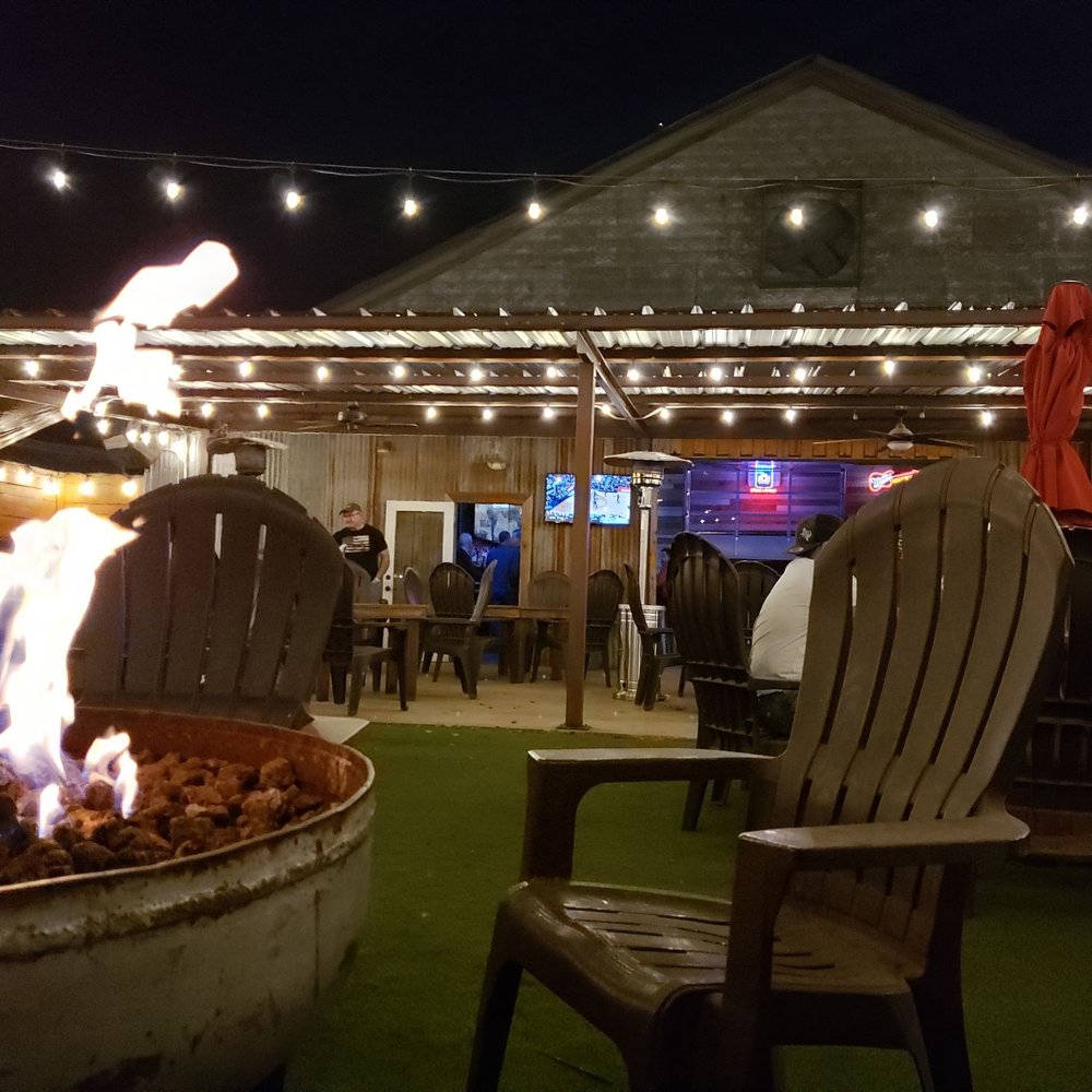 Old Main Icehouse - Pits - Sports Bars Near Me - Cibolo, Texas