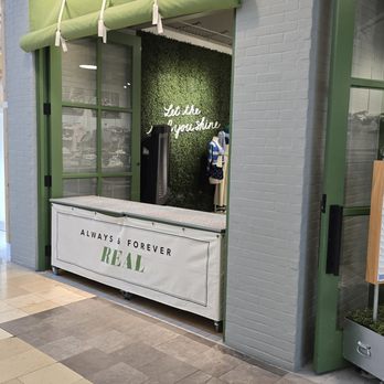 Aerie - store counter - Women's Clothing Near Me - Paramus, New Jersey