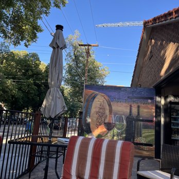 Mo’s By The River - a patio with chairs and umbrellas - Wine Bars Near Me - Reno, Nevada