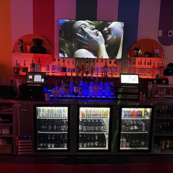 POP - Bar liquor - Gay Bars Near Me - Milwaukee, Wisconsin
