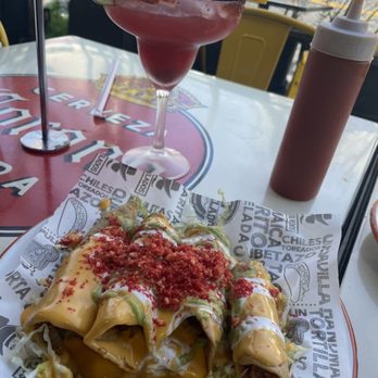 Desvelados - Chicken flautas! - Mexican Near Me - Glendale, California