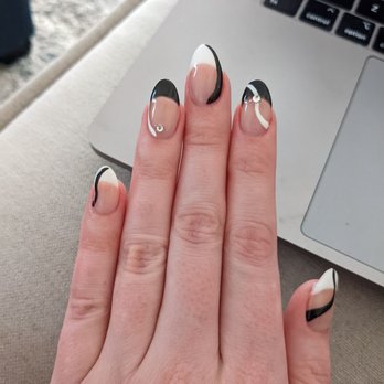 1. Lily Nail Salon