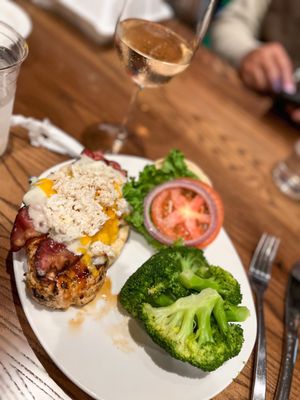 Bubba's Seafood Restaurant and Crabhouse by null