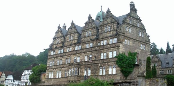 Schloss Hämelschenburg by null