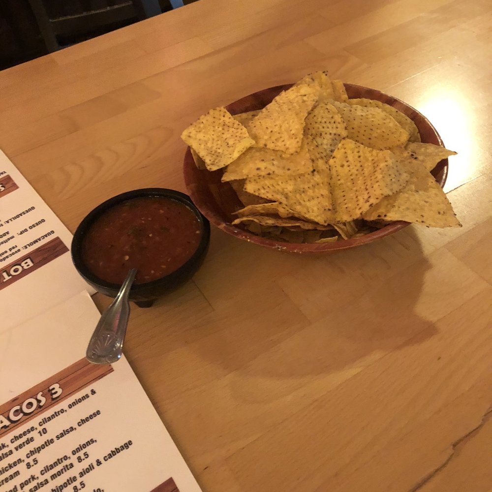 Al Chile Mexican Grill - Chips and salsa - Mexican Near Me - Darien, Illinois