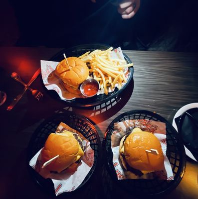 Lucky's Lounge by null