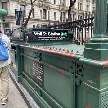 Bowling Green - Iconic signage for the subway - Parks Near Me - New York, New York
