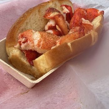 Luke's Lobster - This is what the sandwich looks like it's butter and a little bit of seasoning and nothing else no filler - Seafood Near Me - Las Vegas, Nevada