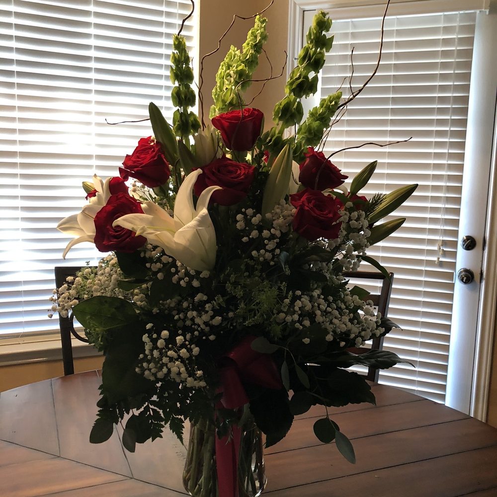 Deluxe Roses & Lilies floral arrangement
