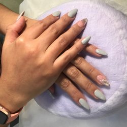 Connie Lo - Uñas esculturales