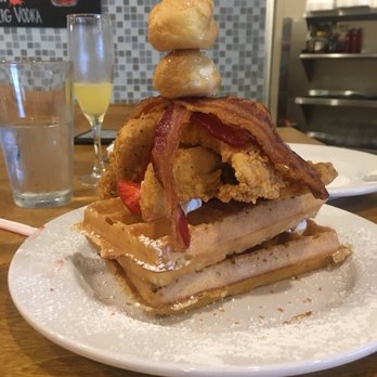 Maple Leaf Diner - American Near Me - Dallas, Texas