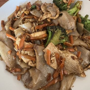 Trinity Street Food - Pad See Ew - Thai Near Me - Euless, Texas