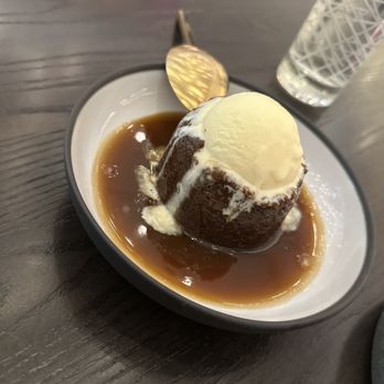 Gordon Ramsay Hell's Kitchen - Sticky toffee pudding - New American Near Me - Miami, Florida Gordon Ramsay Hell's Kitchen - Sticky toffee pudding - New American Near Me - Miami, Florida