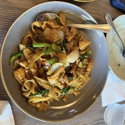 Drunken noodles with chicken