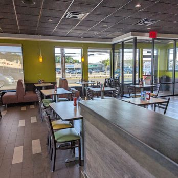 Pollo Campero - Dining room - Chicken Shop Near Me - Staten Island, New York