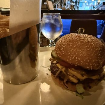 Citizen Capitol Craft House - Lunch burger special - New American Near Me - Sacramento, California Citizen Capitol Craft House - Lunch burger special - New American Near Me - Sacramento, California